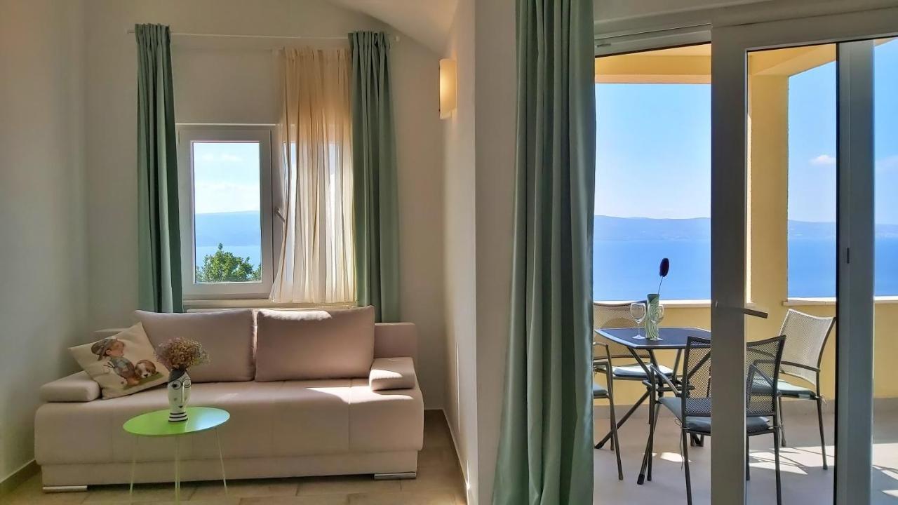 Apartments Borak โอมิช ภายนอก รูปภาพ