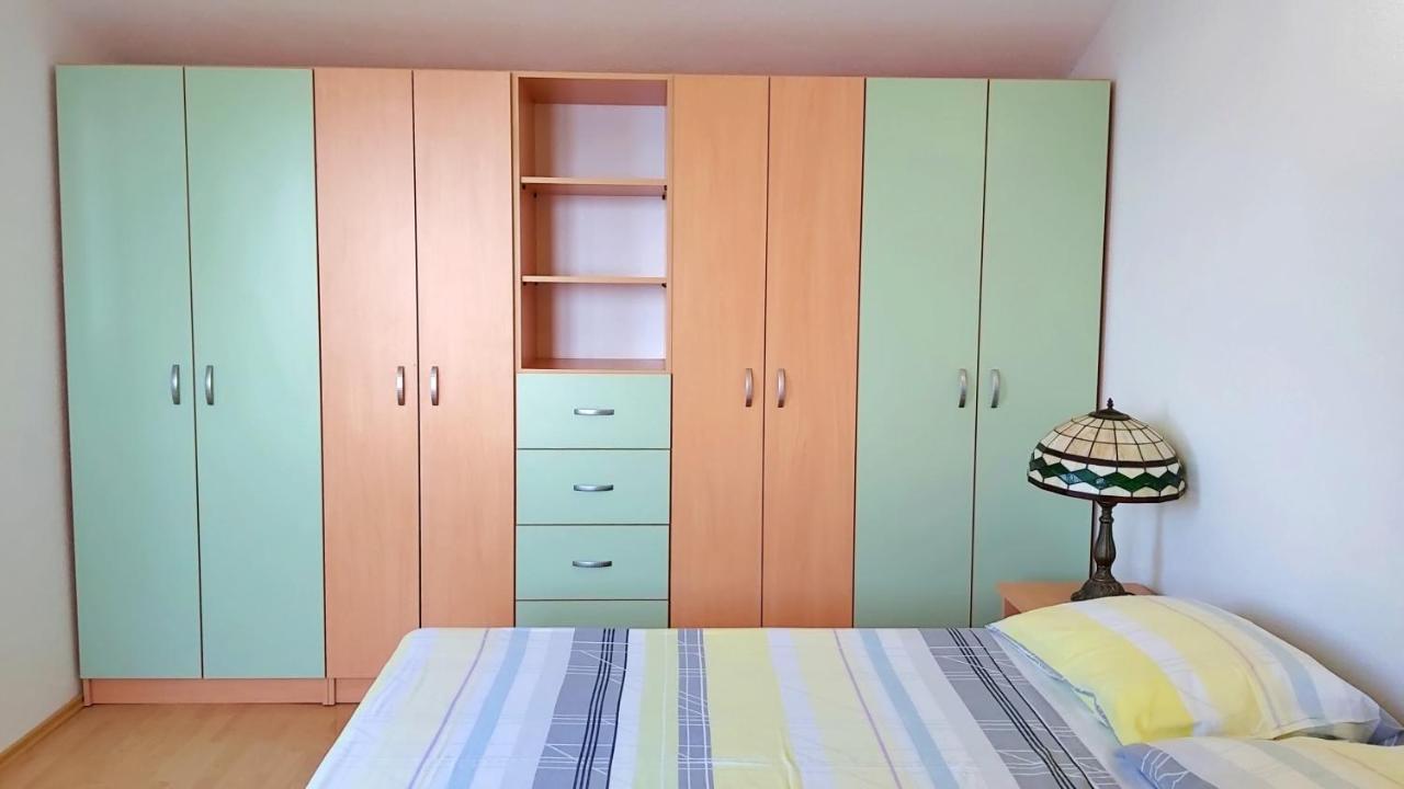 Apartments Borak โอมิช ภายนอก รูปภาพ