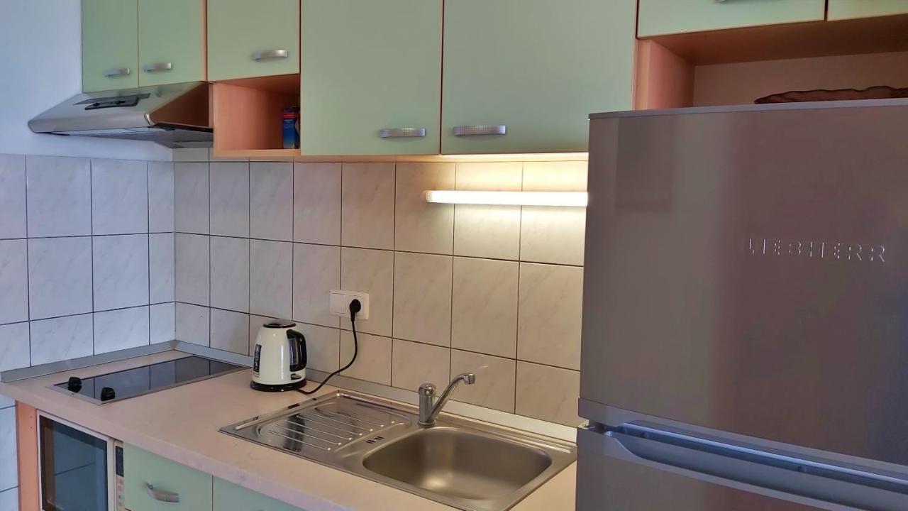 Apartments Borak โอมิช ภายนอก รูปภาพ