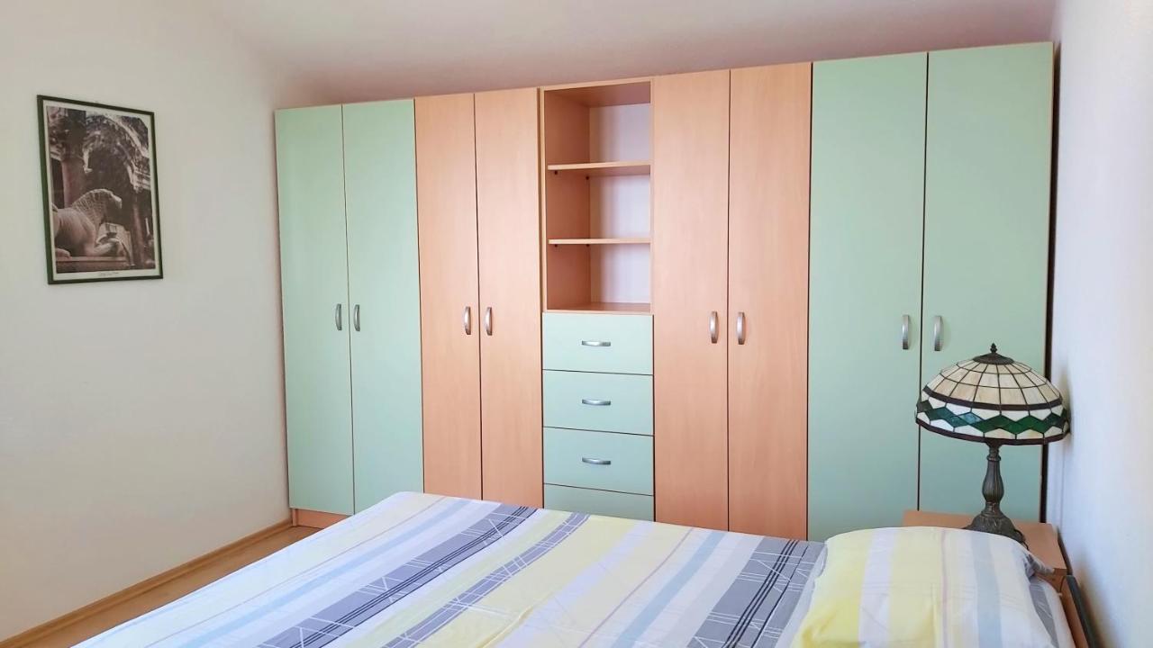 Apartments Borak โอมิช ภายนอก รูปภาพ