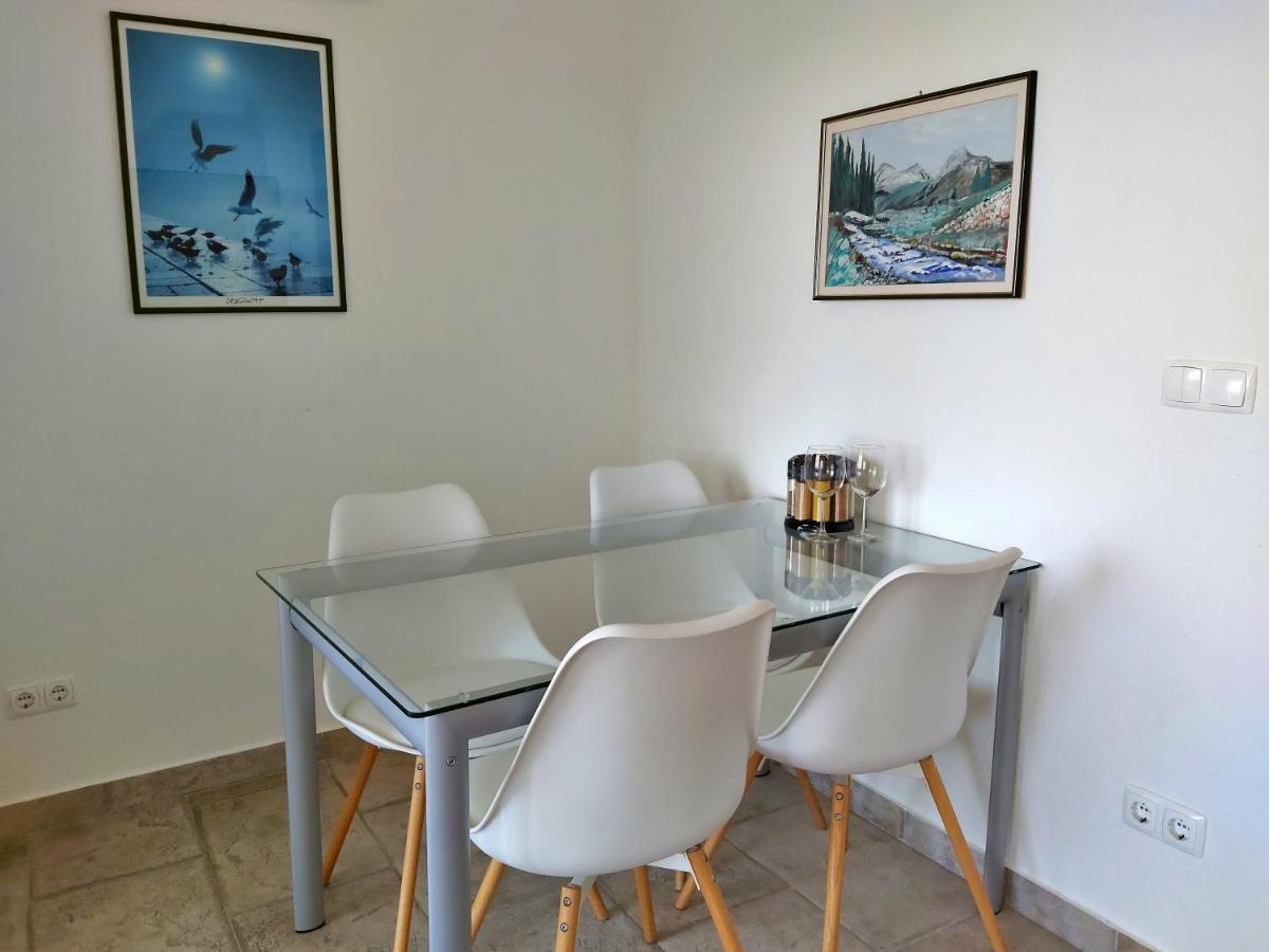 Apartments Borak โอมิช ภายนอก รูปภาพ